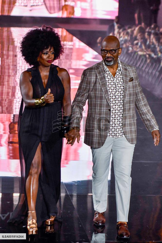 PFW - "Le Defile L'Oreal Paris - Walk Your Worth" : Runway