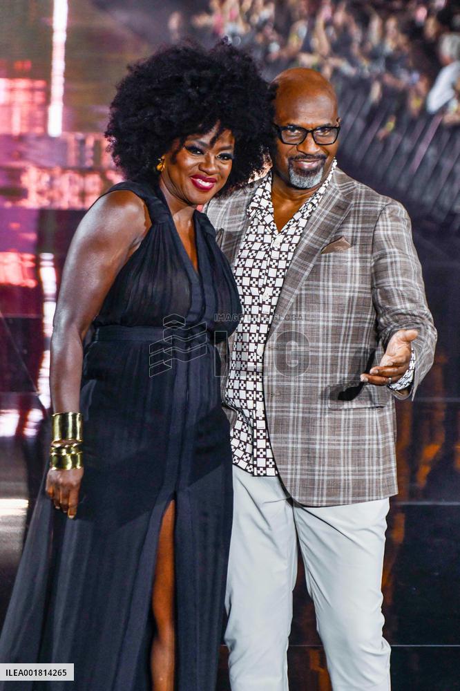 PFW - "Le Defile L'Oreal Paris - Walk Your Worth" : Runway