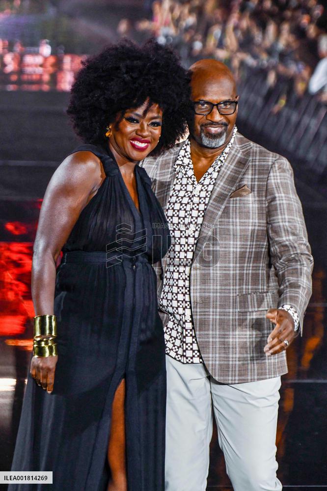 PFW - "Le Defile L'Oreal Paris - Walk Your Worth" : Runway