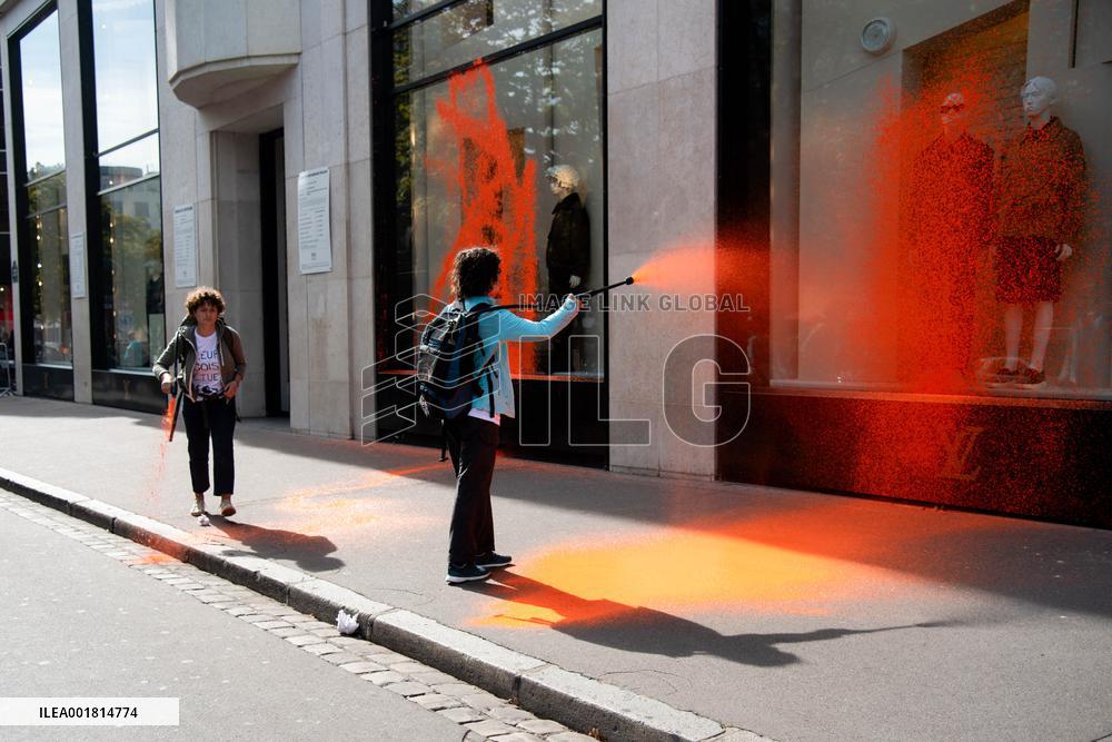 Activists Spray Louis Vuitton Window With Orange Paint - Paris