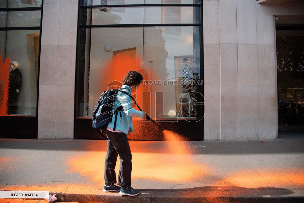 Activists Spray Louis Vuitton Window With Orange Paint - Paris