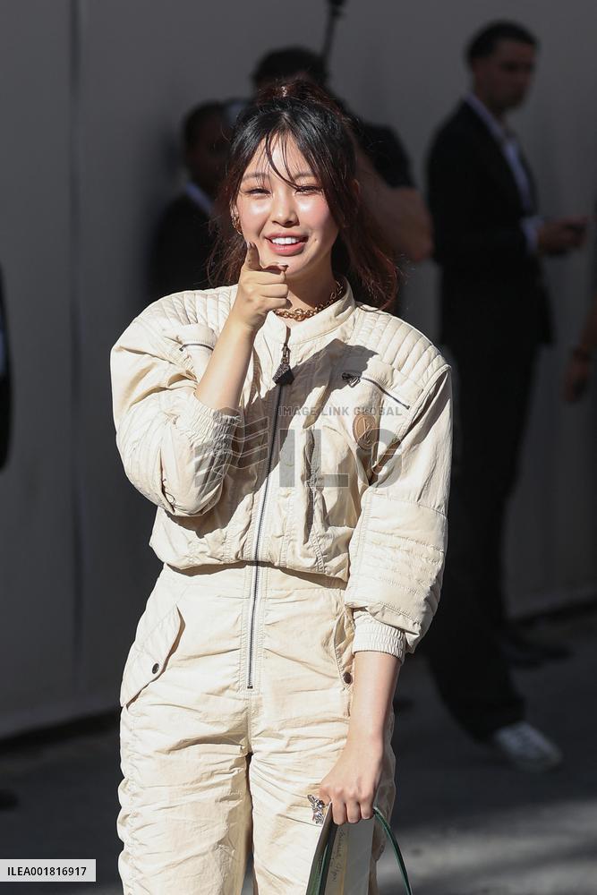 PFW - Louis Vuitton Womenswear Spring-Summer 2024 - Arrivals NB
