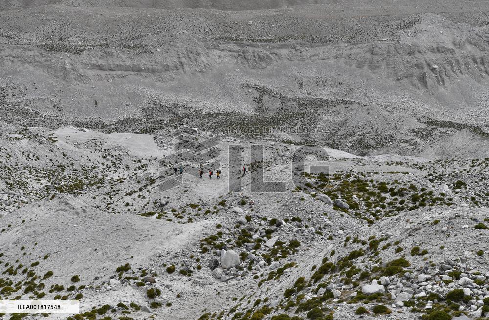 CHINA-MOUNT CHO OYU-PROGLACIAL LAKE-SCIENTIFIC RESEARCH (CN)
