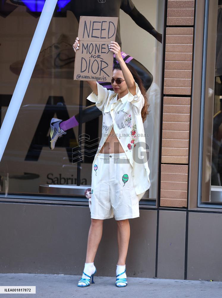 Karolina Geits Out - NYC