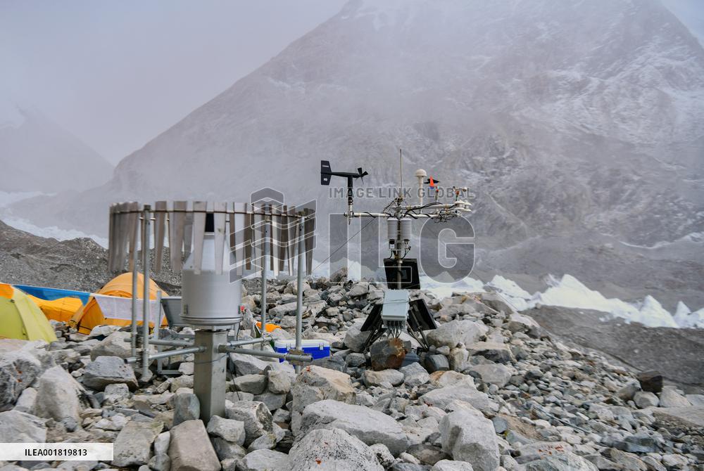 CHINA-MOUNT CHO OYU-AUTOMATIC METEOROLOGICAL STATION (CN)