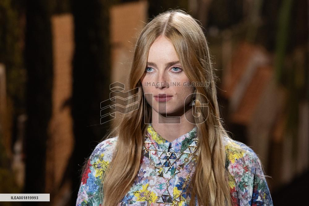 PFW Chanel Runway Rianne Van Rompaey