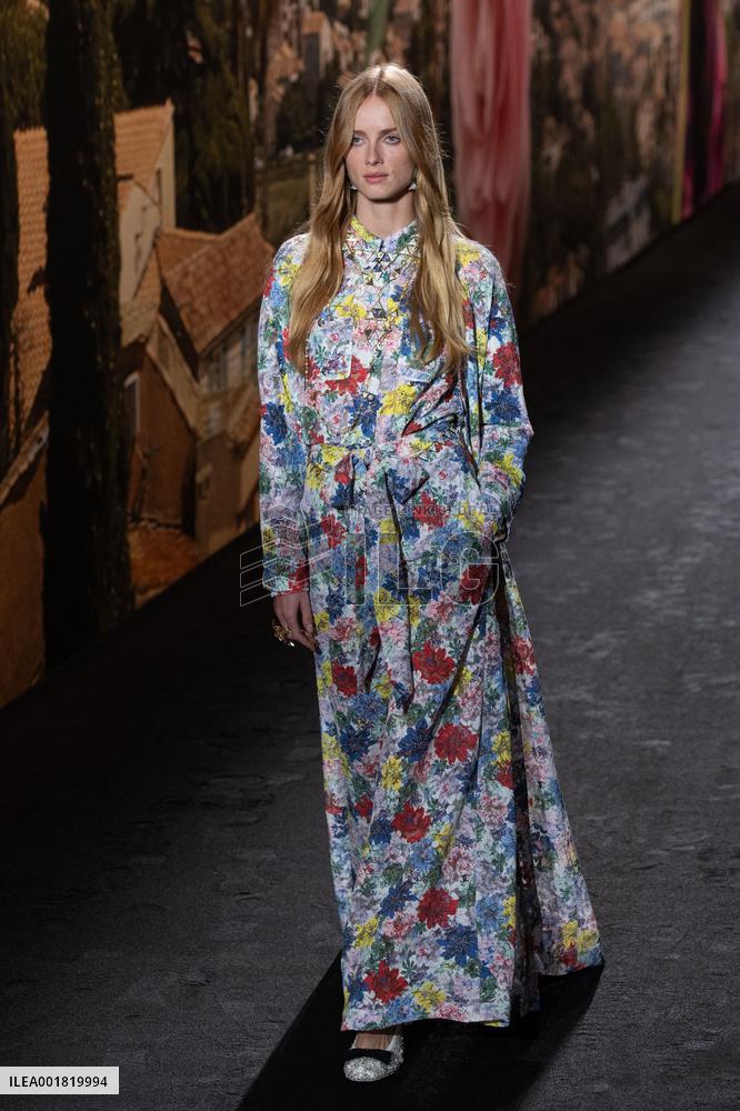 PFW Chanel Runway Rianne Van Rompaey