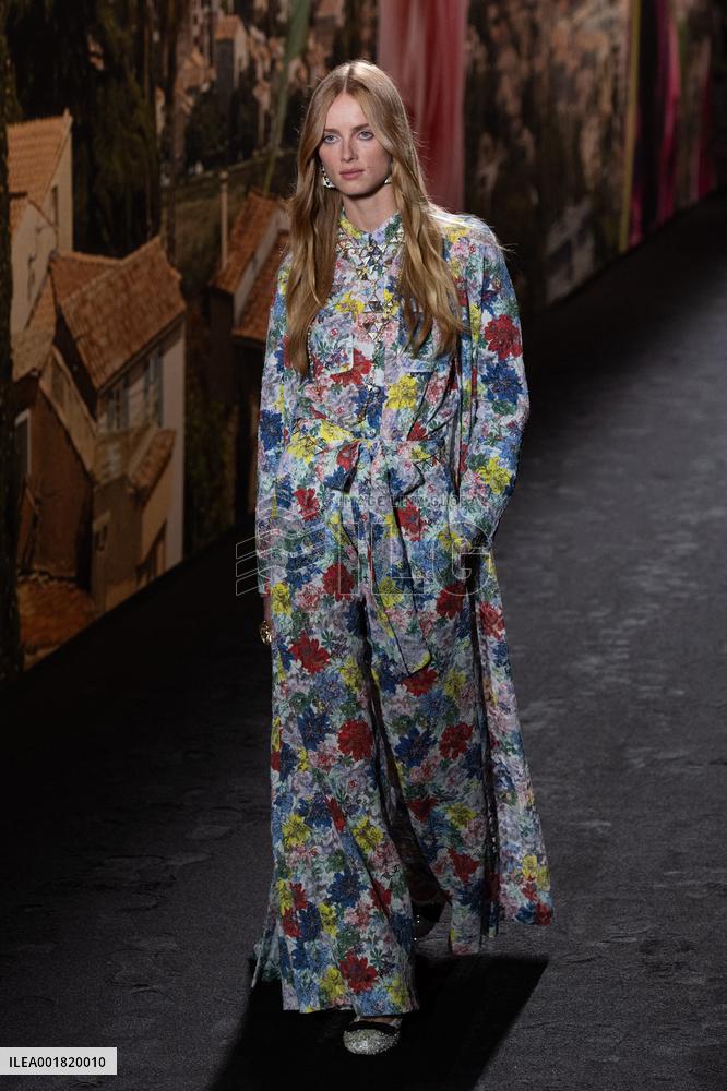 PFW Chanel Runway Rianne Van Rompaey