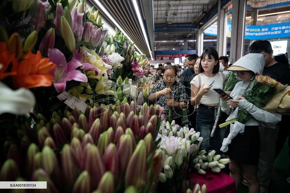 CHINA-YUNNAN-KUNMING-HOLIDAY-FLOWER MARKET (CN)