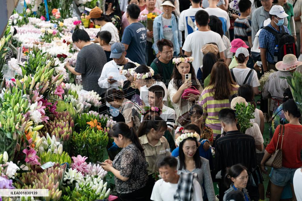 CHINA-YUNNAN-KUNMING-HOLIDAY-FLOWER MARKET (CN)