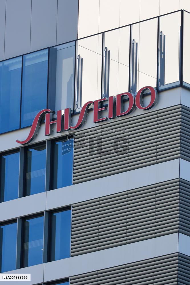 Shiseido's exterior, logo and signage
