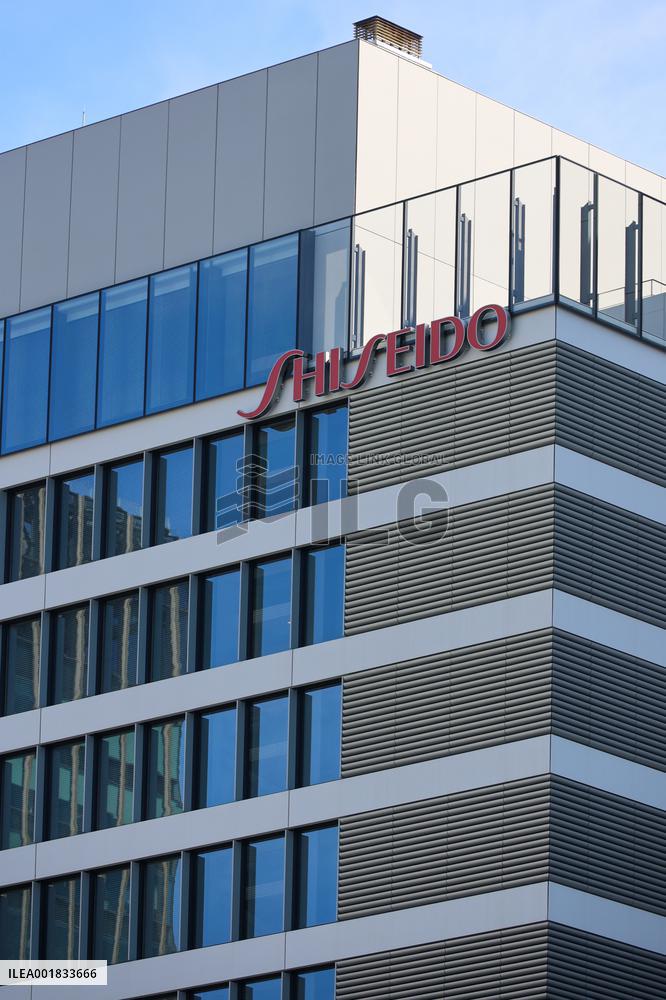 Shiseido's exterior, logo and signage
