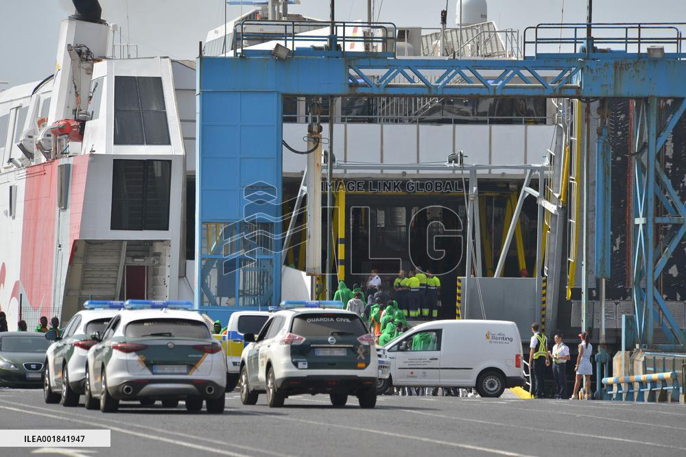 555 migrants arriving in El Hierro are transferred to Tenerife