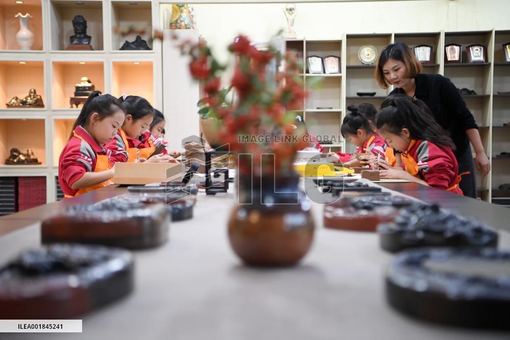 CHINA-HENAN-CHENGNI INKSTONE-INHERITOR (CN)