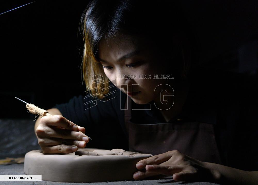 CHINA-HENAN-CHENGNI INKSTONE-INHERITOR (CN)