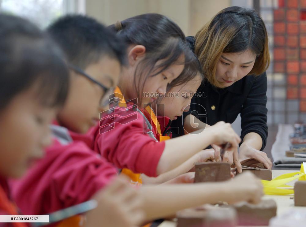 CHINA-HENAN-CHENGNI INKSTONE-INHERITOR (CN)