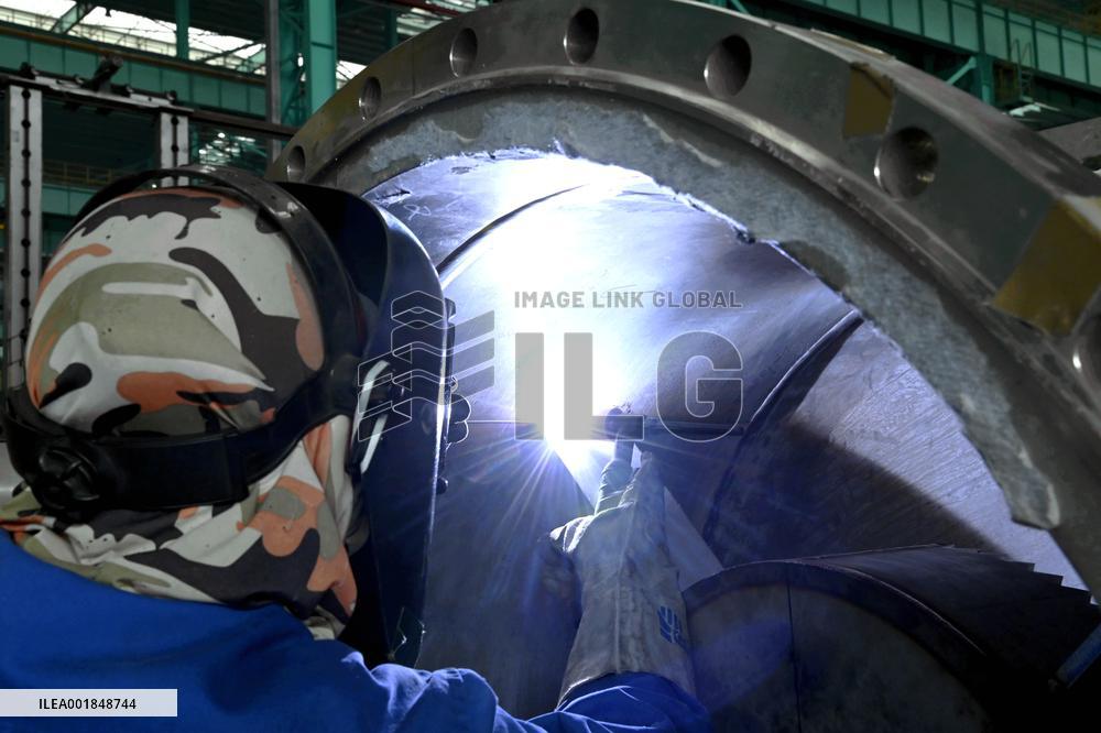 Workers Weld Steel Products in Jingjiang