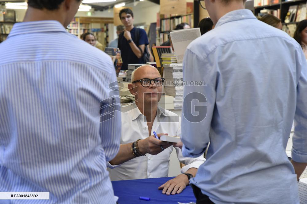 Edouard Philippe Book Signing - Bordeaux