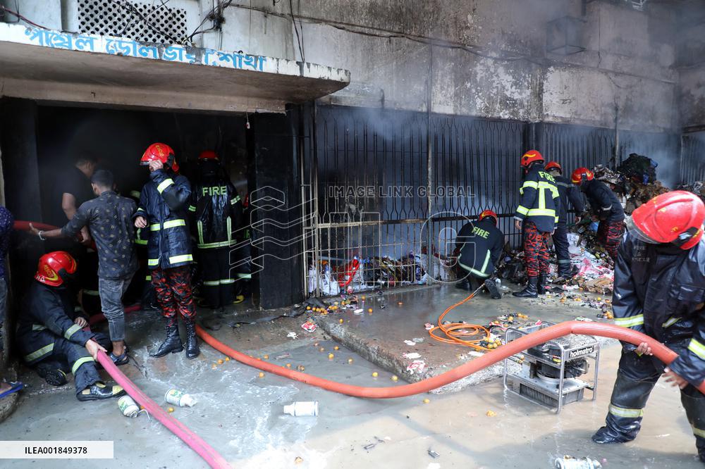 Fire Breaks Out At A Kakrail Building - Dhaka