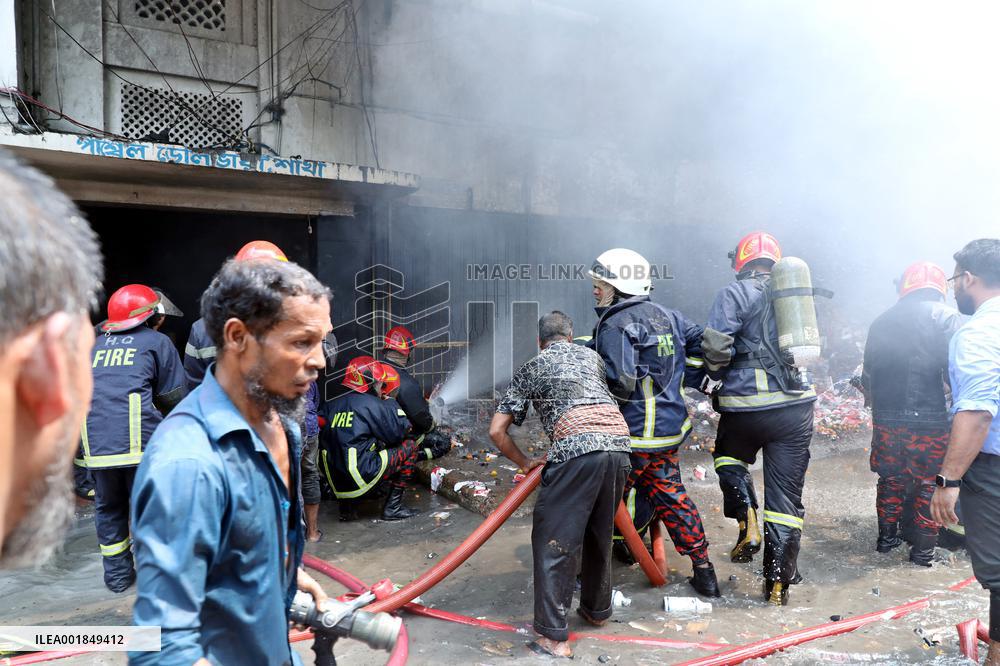 Fire Breaks Out At A Kakrail Building - Dhaka