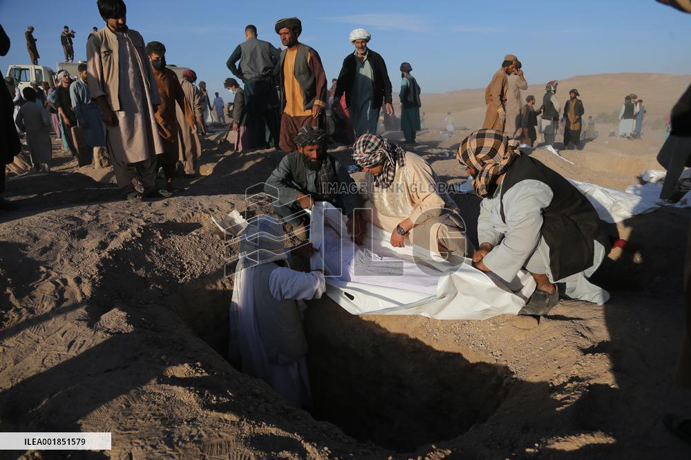 AFGHANISTAN-ZINDAJAN-QUAKE-FUNERAL