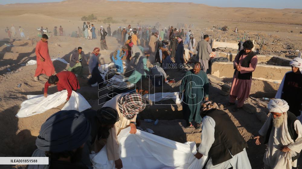 AFGHANISTAN-ZINDAJAN-QUAKE-FUNERAL