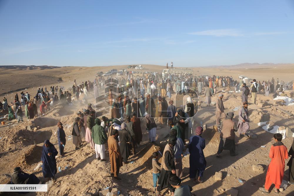 AFGHANISTAN-ZINDAJAN-QUAKE-FUNERAL