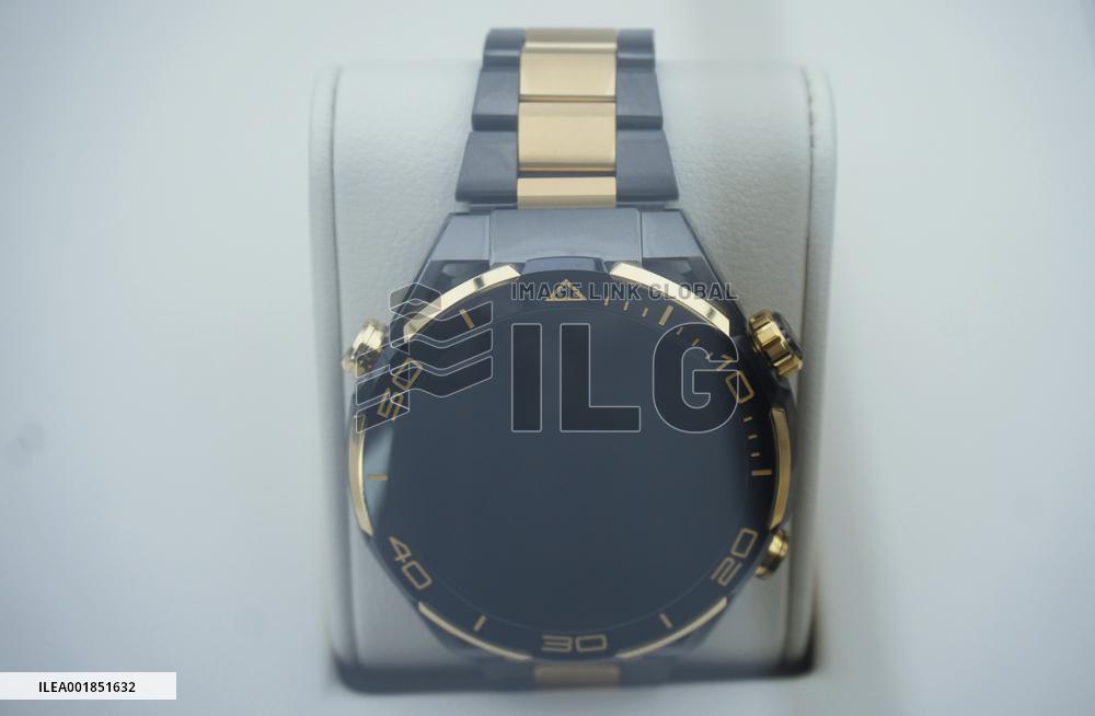 Huawei First Smart Gold Watch ULTIMATE DESIGN