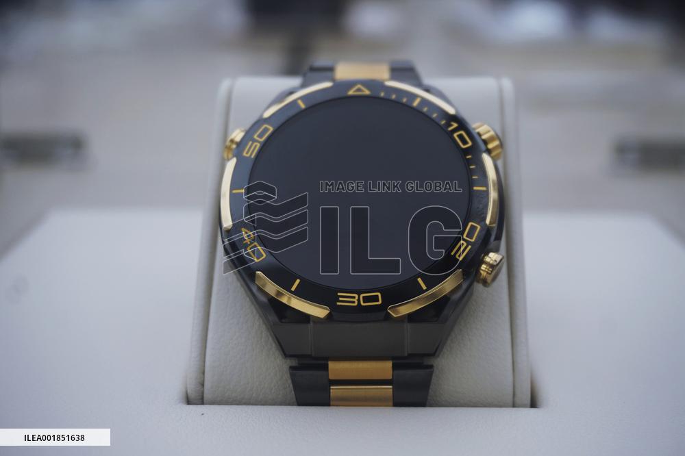Huawei First Smart Gold Watch ULTIMATE DESIGN