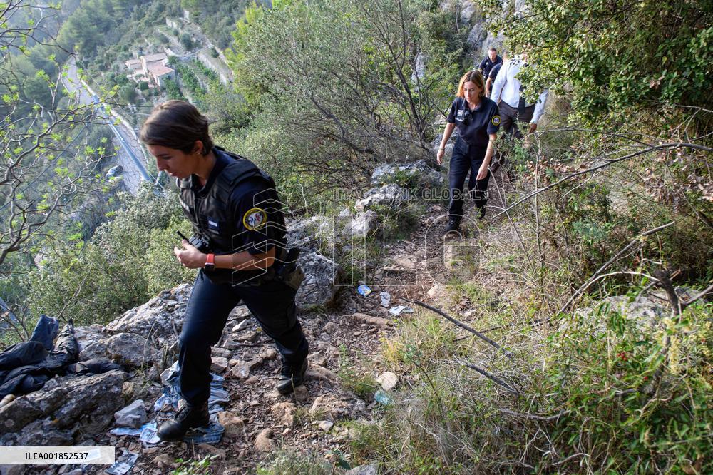 Migrants Controlled At Italian Border - Menton
