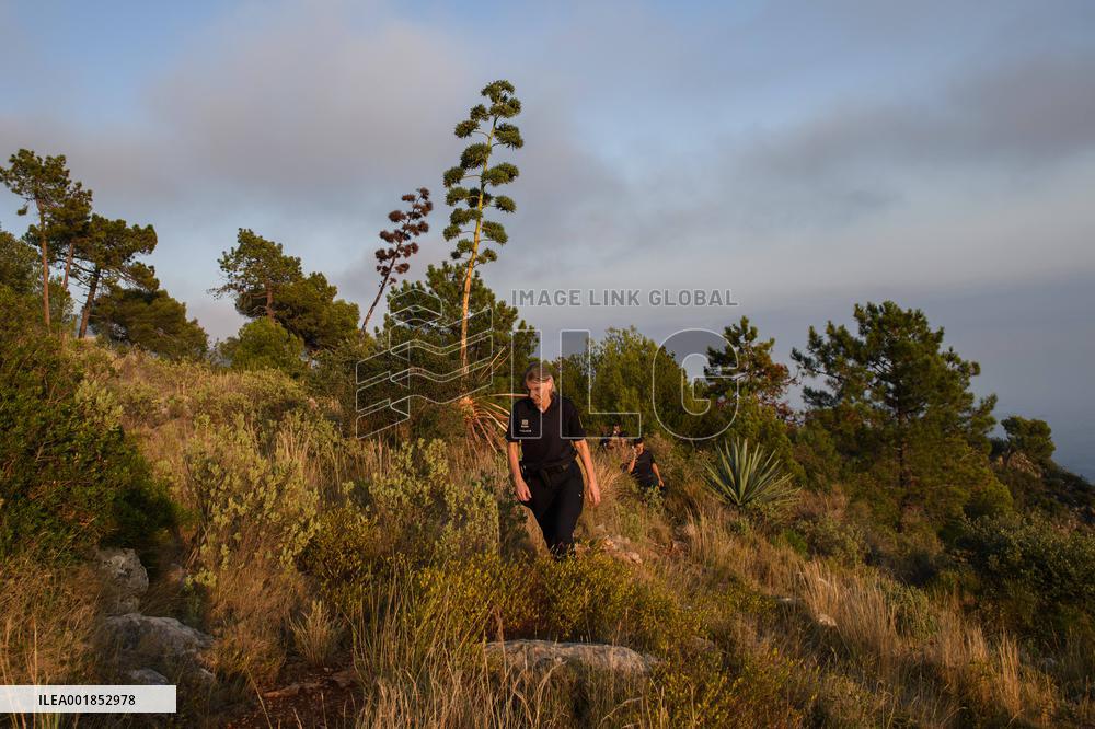 Migrants Controlled At Italian Border - Menton