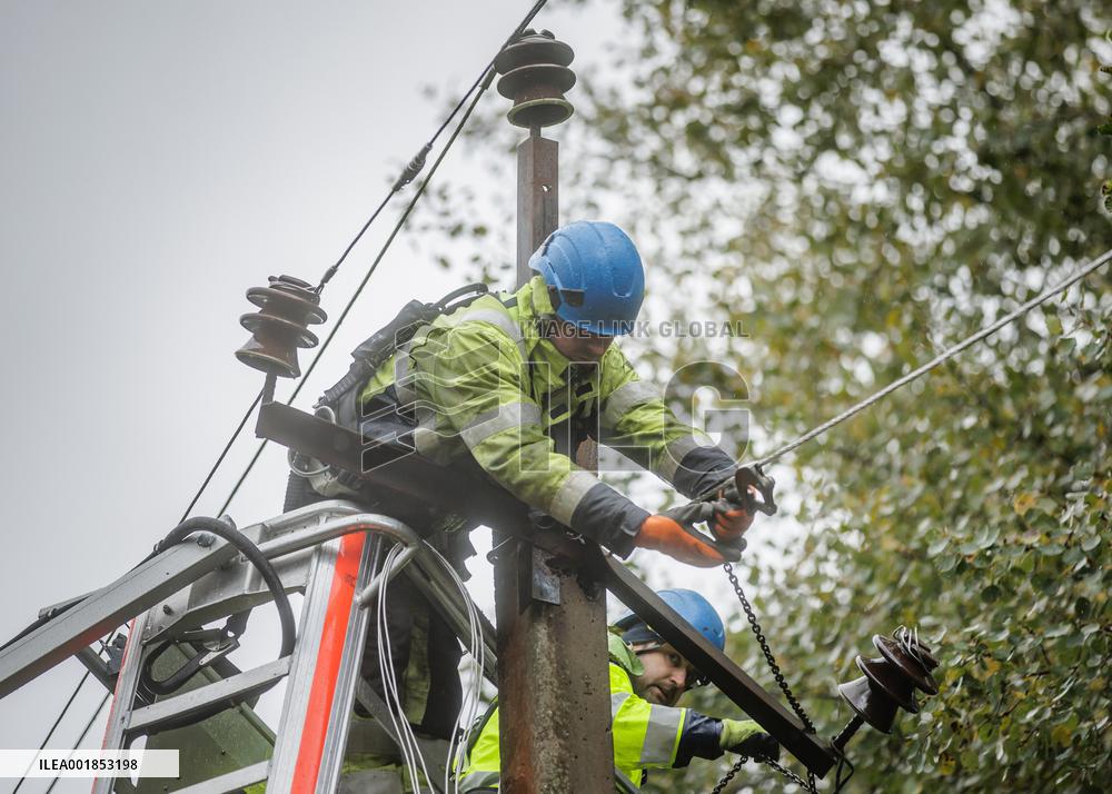 Fixing power outages