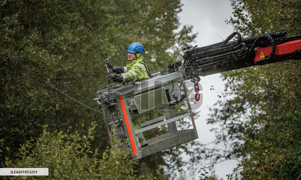 Fixing power outages