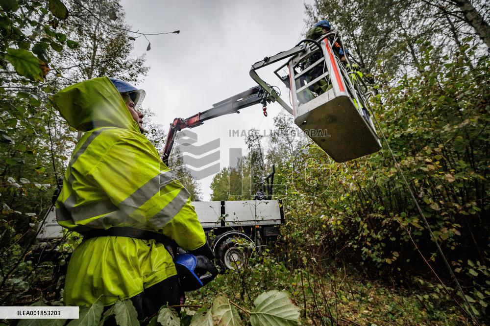 Fixing power outages