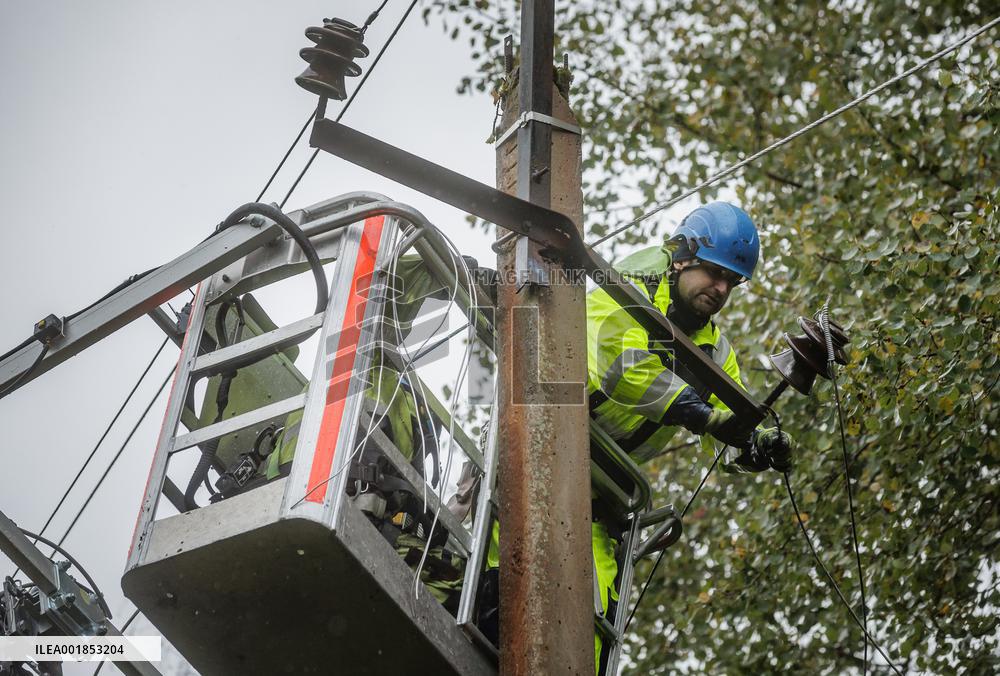 Fixing power outages