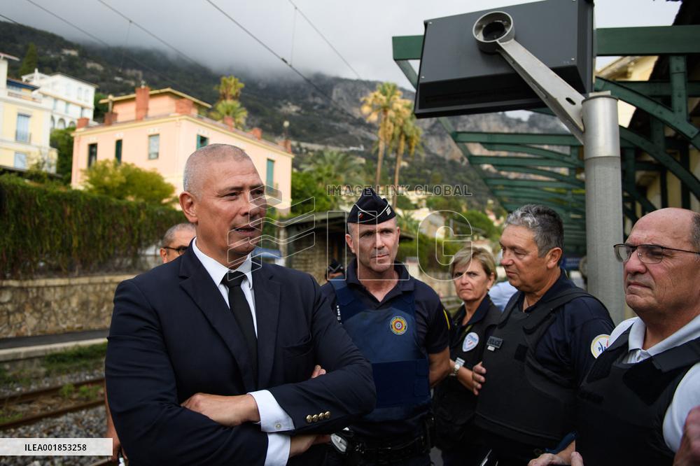 Migrants Controlled At Italian Border - Menton