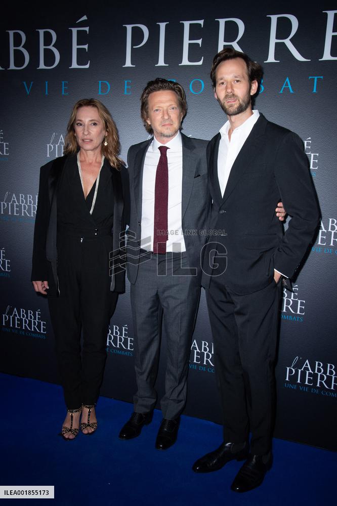 L Abbe Pierre Une Vie De Combats Premiere