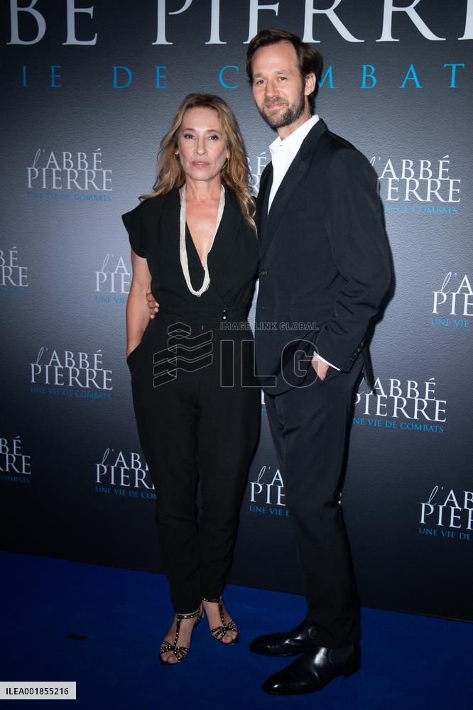 L Abbe Pierre Une Vie De Combats Premiere