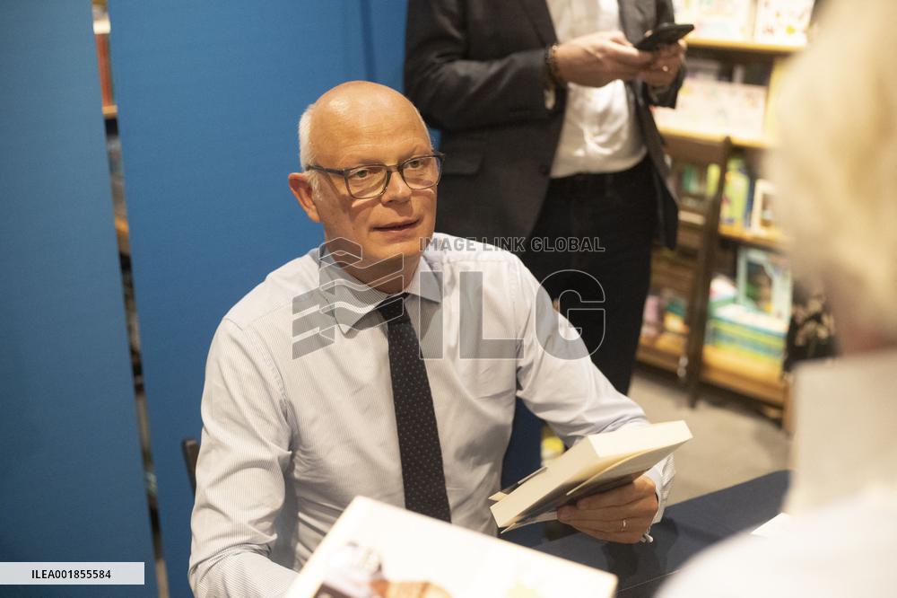 Edouard Philippe Book Signing - Paris