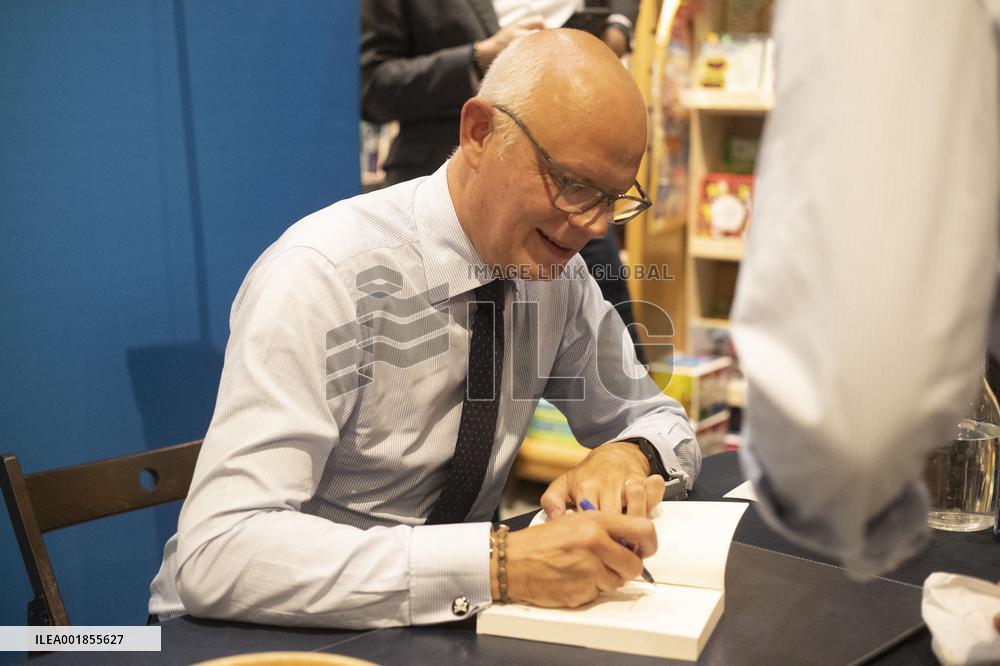 Edouard Philippe Book Signing - Paris