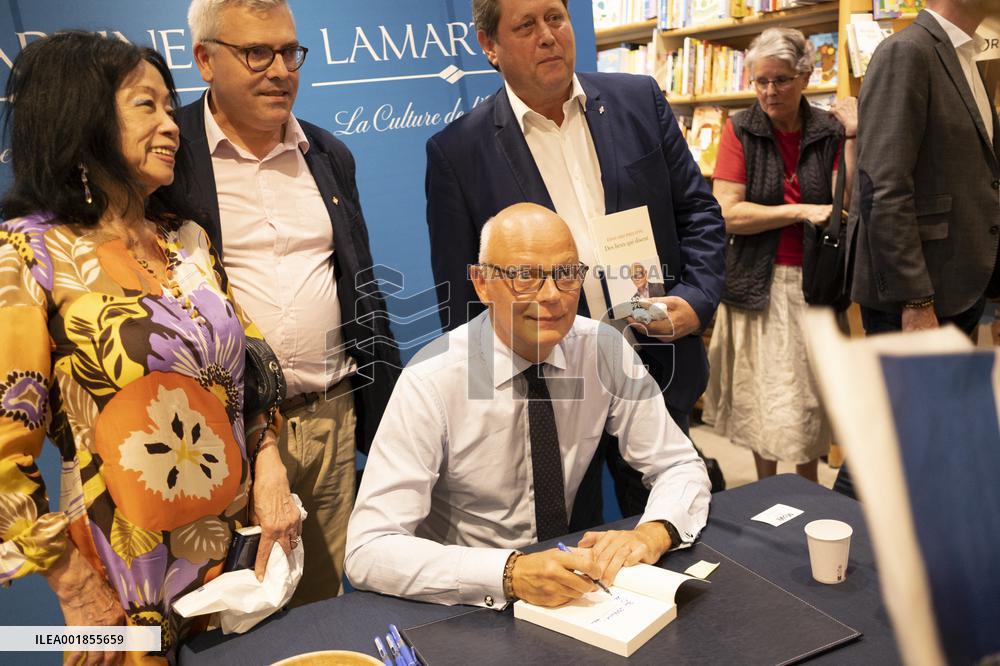 Edouard Philippe Book Signing - Paris