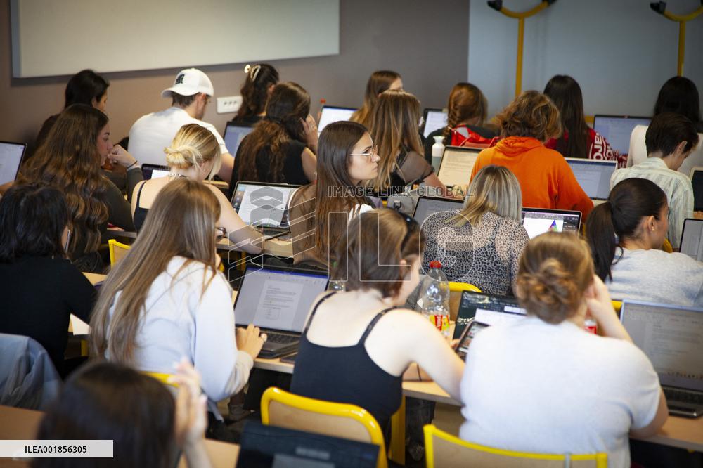 Illustration Of Lyon 2 University - Lyon