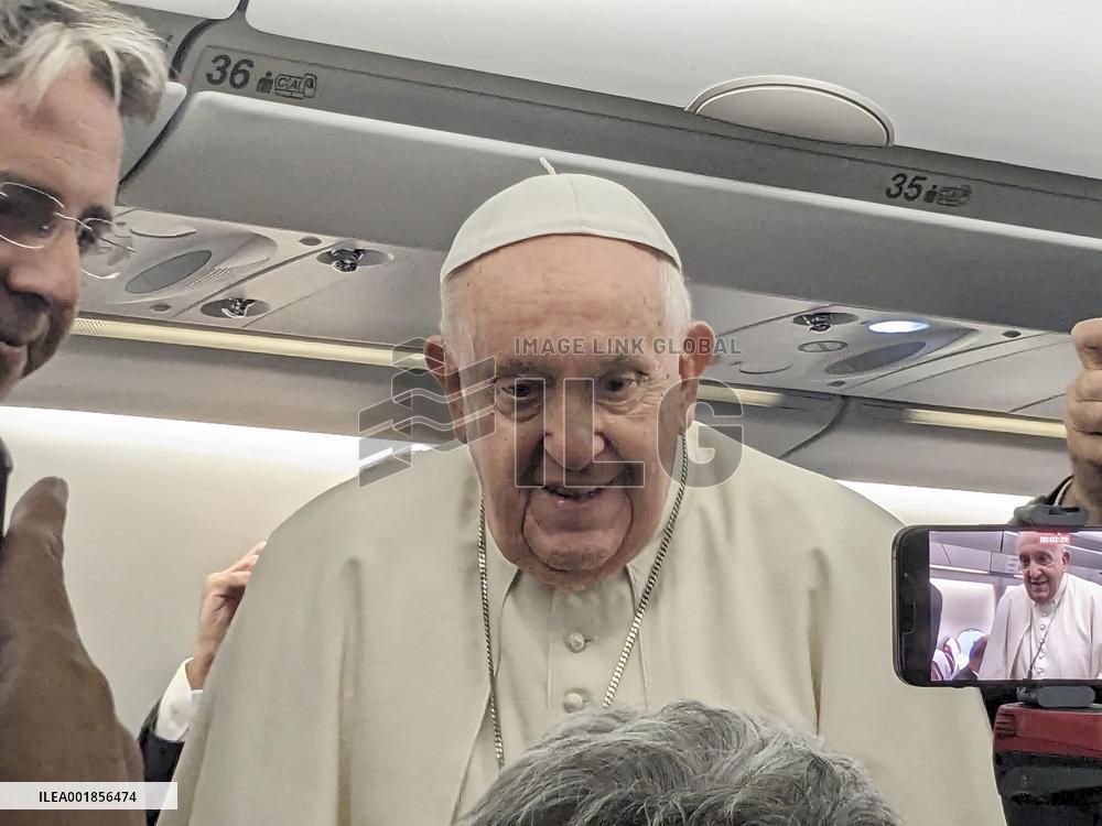 Pope Francis travels to Mongolia