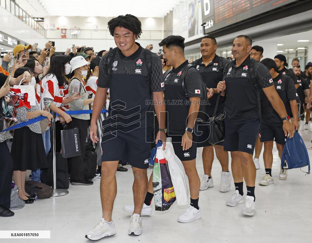 Rugby: Japan players return from World Cup in France
