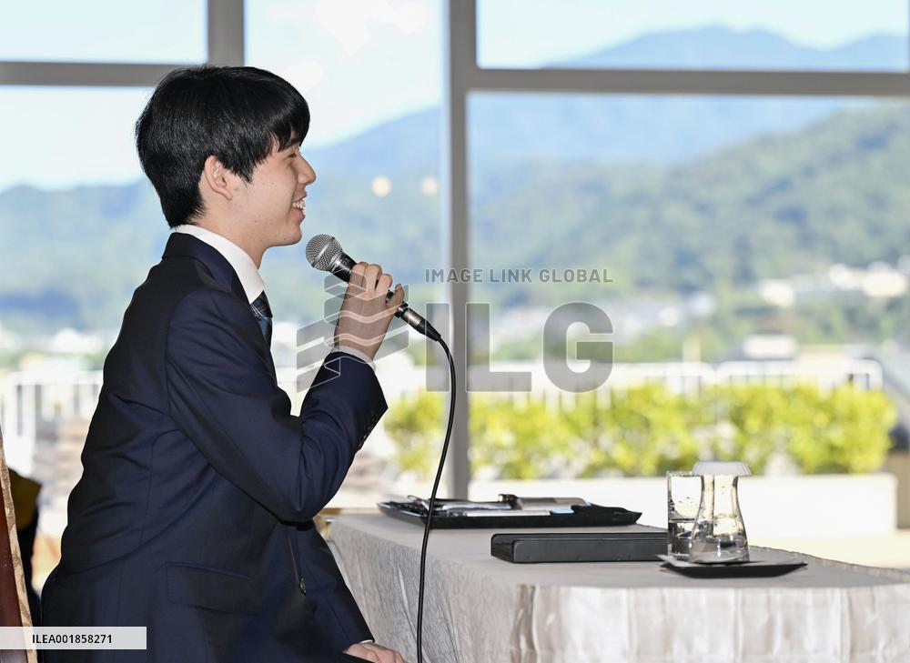 Fujii becomes 1st shogi player ever to hold all 8 titles