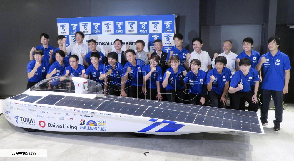 Japanese team in solar car contest