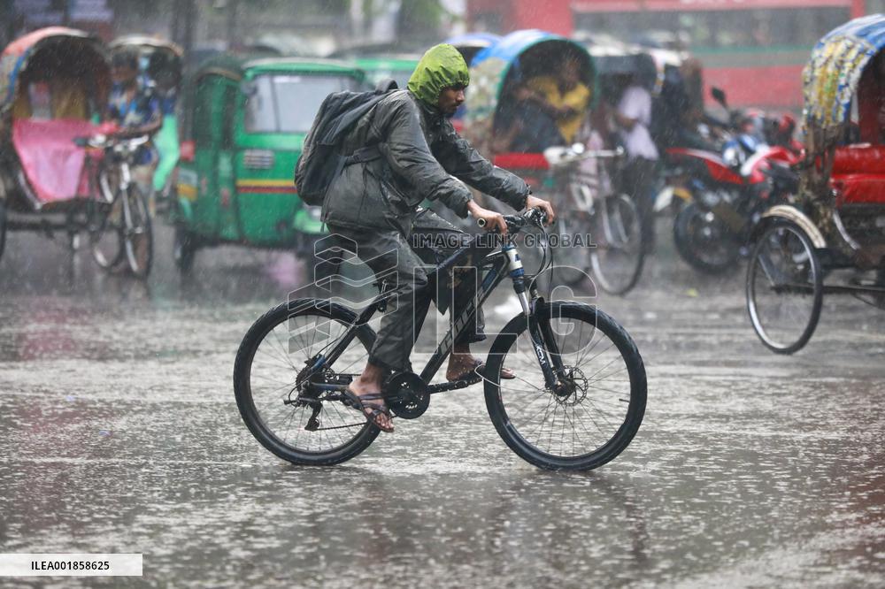 Heavy Rain Hits Dhaka - Bangladesh