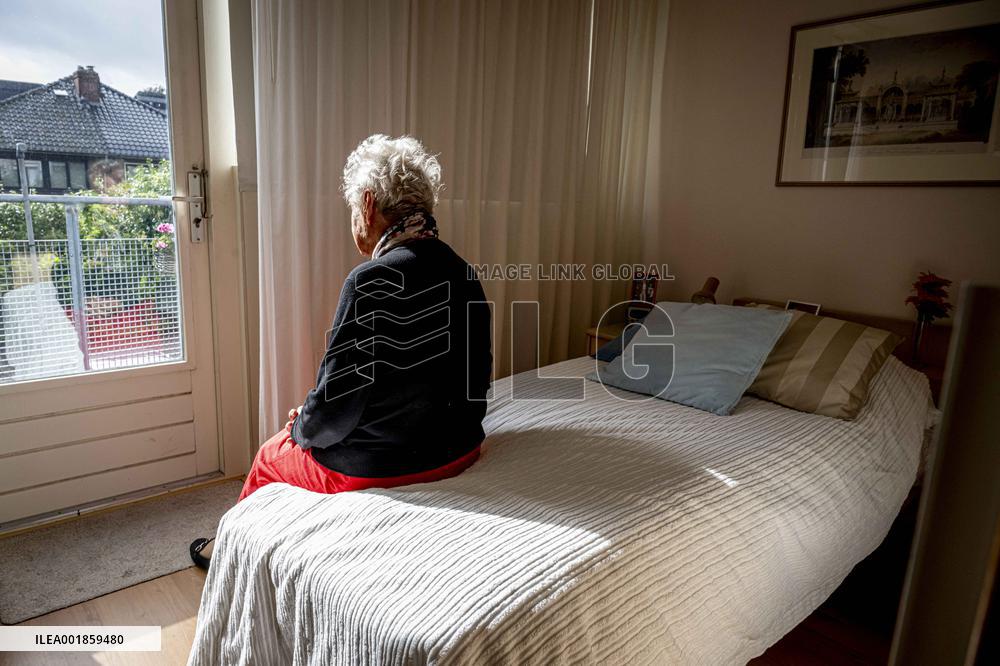 Illustration Elderly Woman - Netherlands