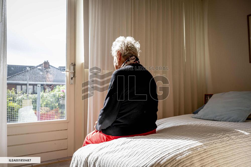 Illustration Elderly Woman - Netherlands