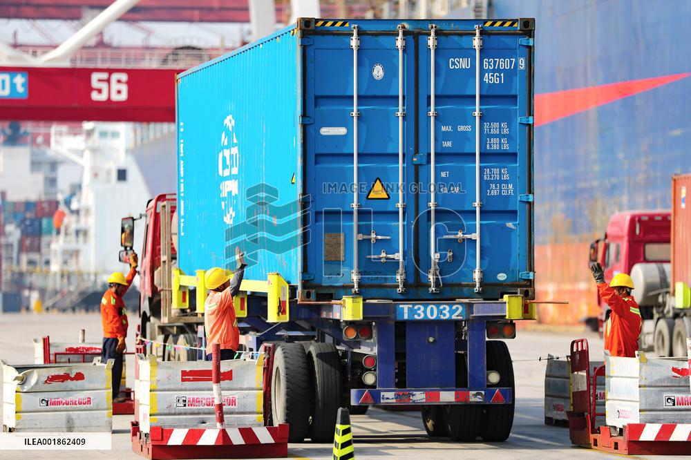 Ship Load And Unload Cargo at Qingdao Port in Shandong
